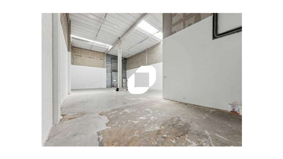 A louer Local d'activité 360m² Emerainville