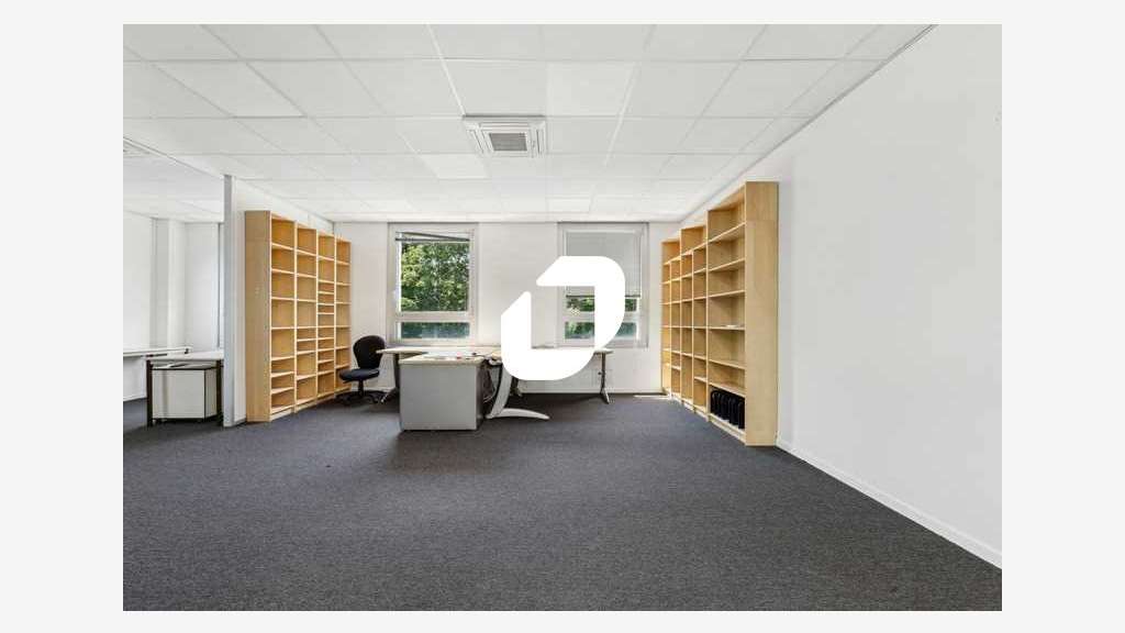A louer Local d'activité 360m² Emerainville