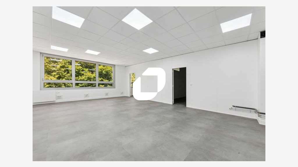 A louer Local d'activité 360m² Emerainville