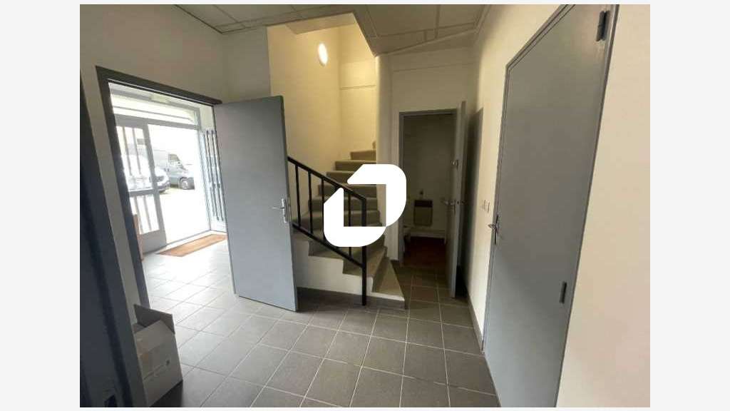 A louer Local d'activité 280m² Emerainville