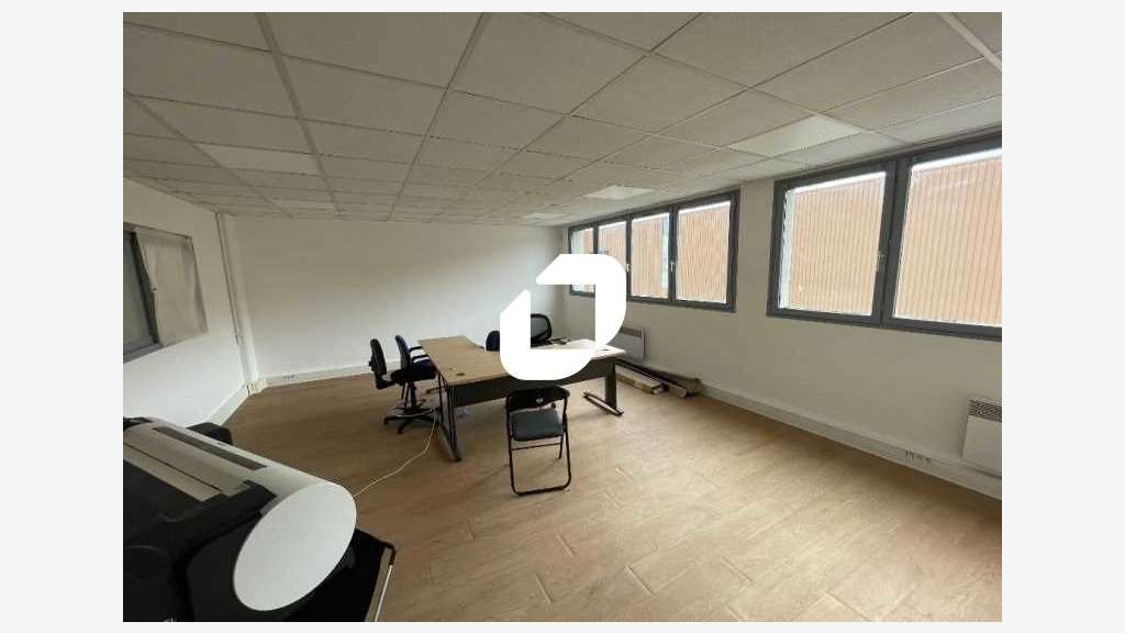 A louer Local d'activité 280m² Emerainville