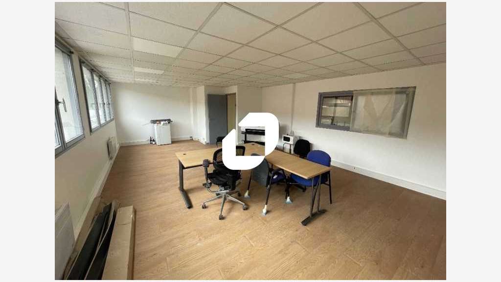 A louer Local d'activité 280m² Emerainville