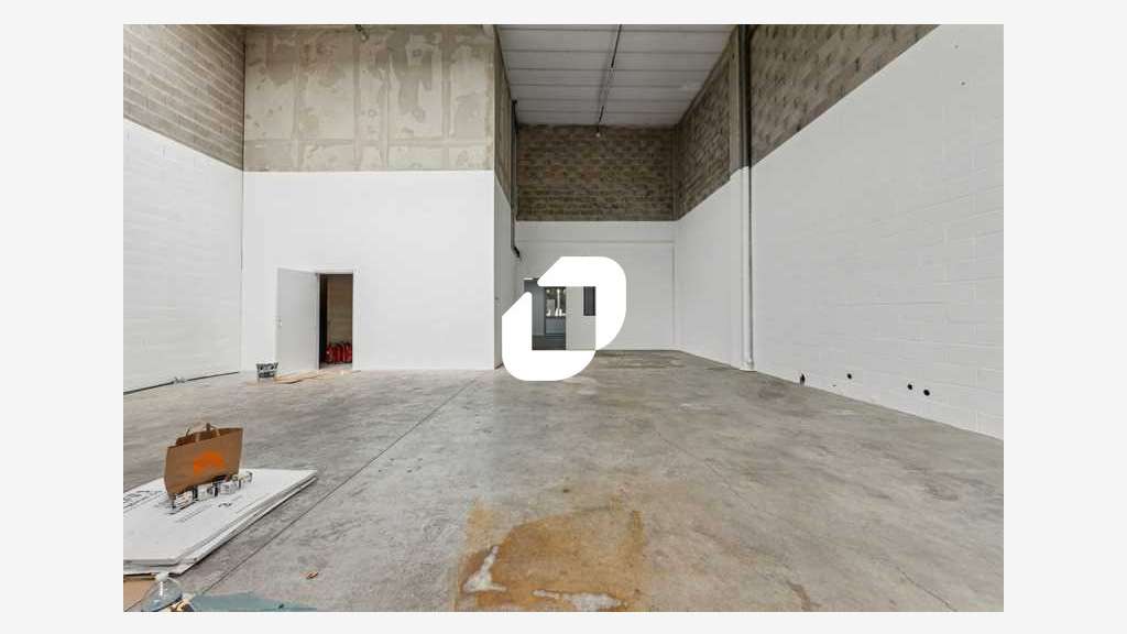 A louer Local d'activité 360m² Emerainville