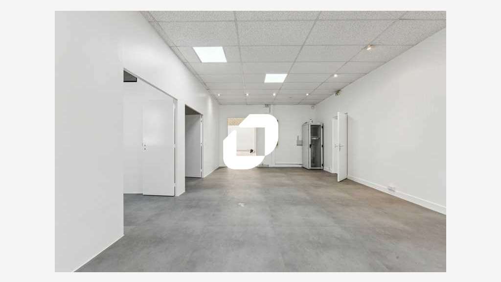 A louer Local d'activité 360m² Emerainville