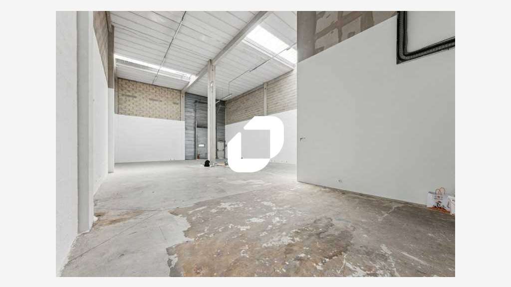 A louer Local d'activité 360m² Emerainville