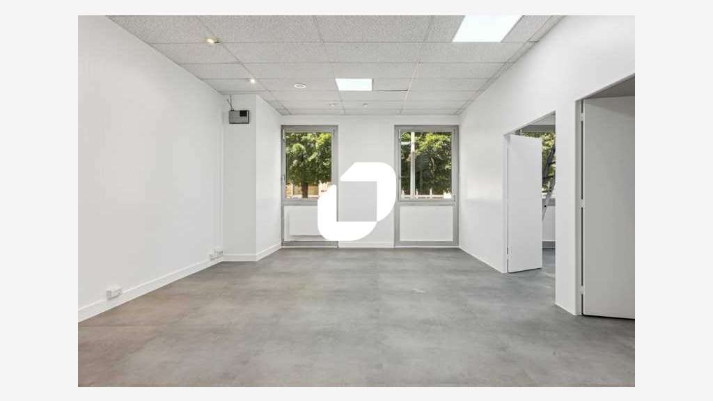A louer Local d'activité 360m² Emerainville