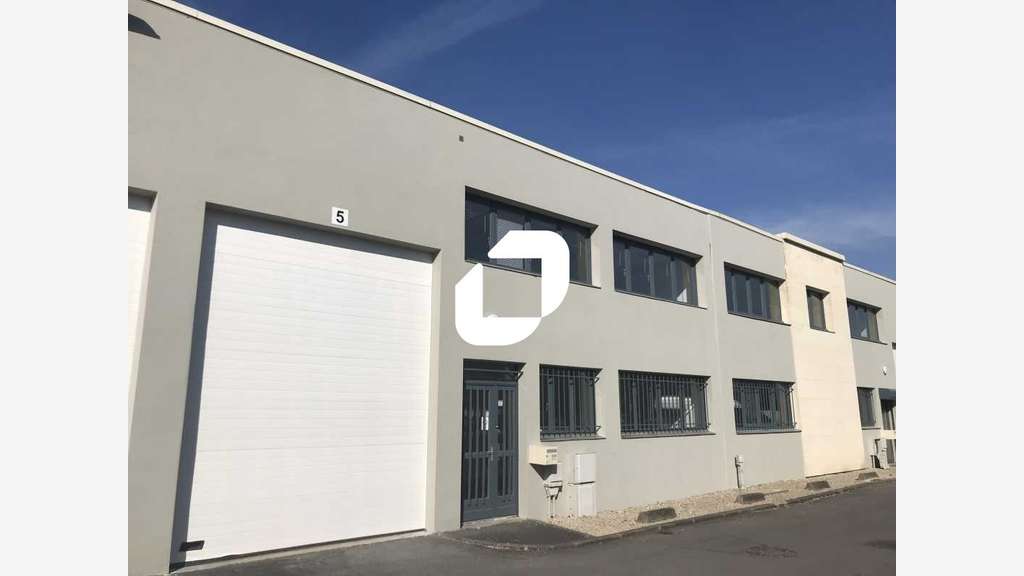 A louer Local d'activité 925m² Emerainville