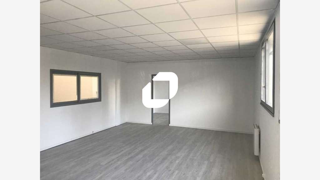 A louer Local d'activité 282m² Emerainville