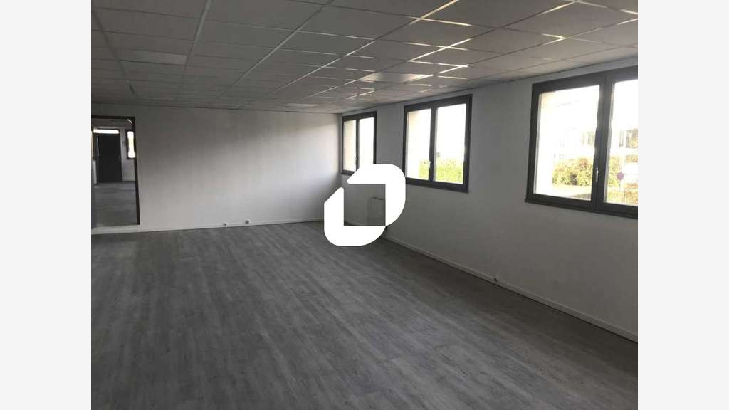 A louer Local d'activité 282m² Emerainville