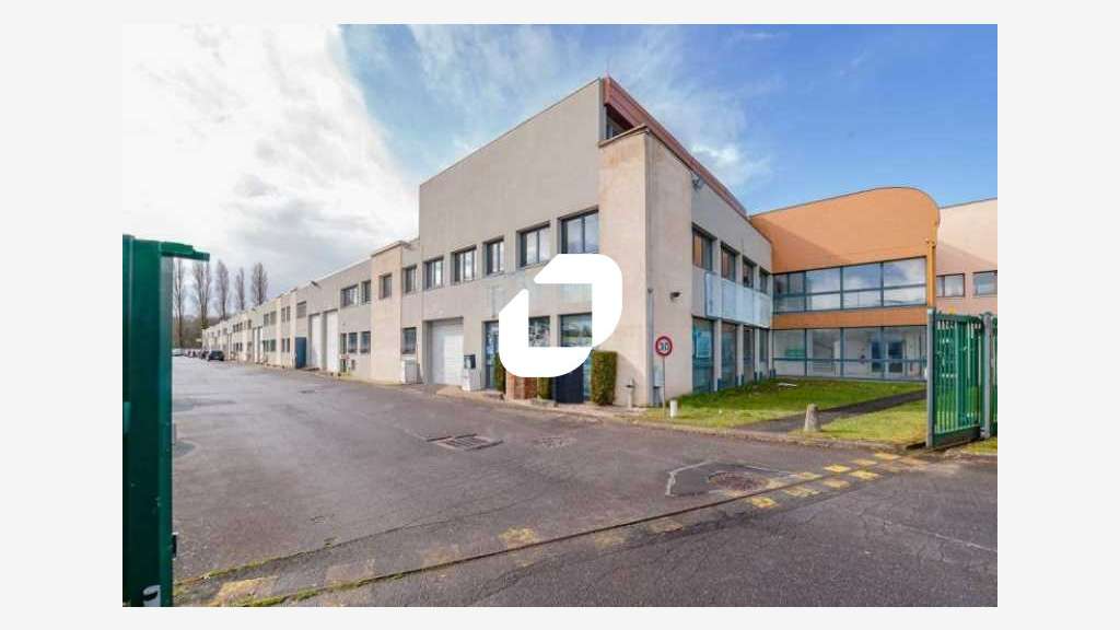 A louer Local d'activité 361m² Emerainville