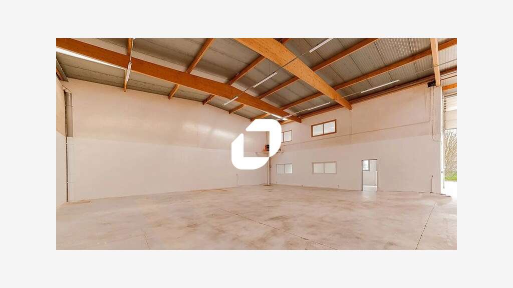 A louer Local d'activité 564m² Emerainville