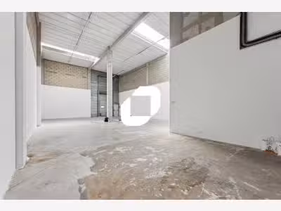 A louer Local d'activité 360m² Emerainville