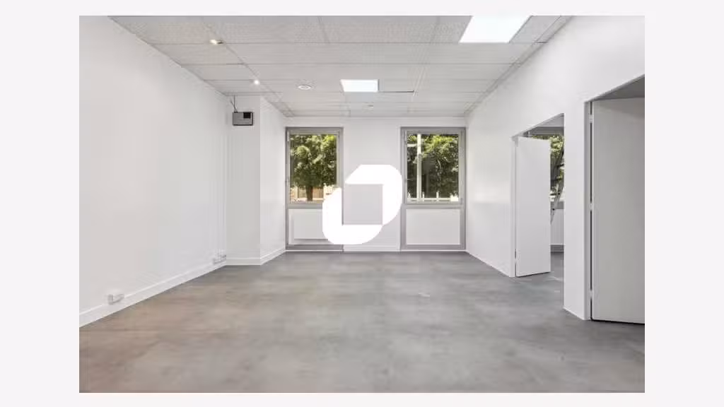 A louer Local d'activité 360m² Emerainville