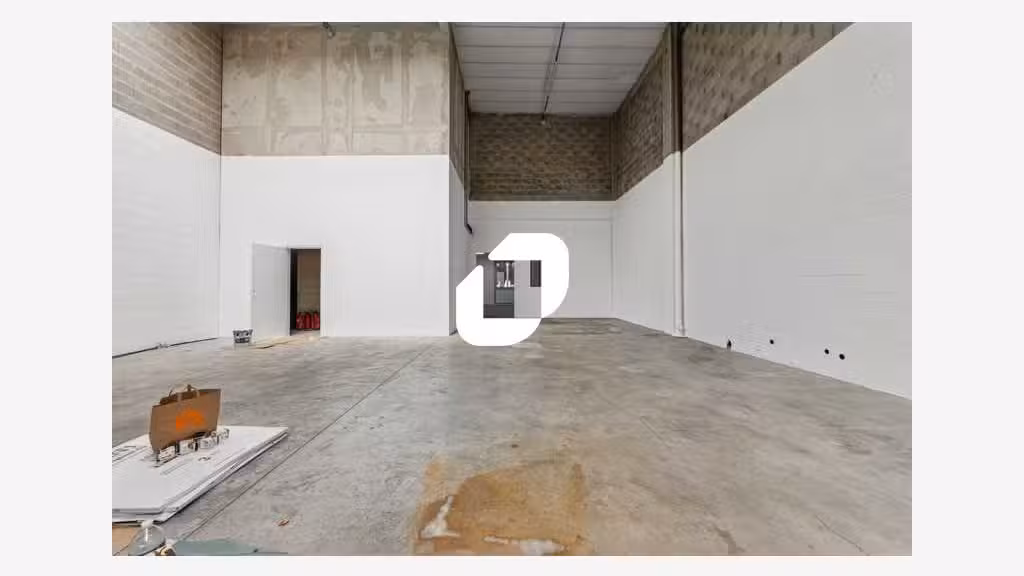 A louer Local d'activité 739m² Emerainville