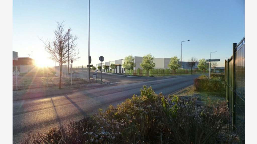 Local d'activité de 2645m² à louer en ZA à Ennery