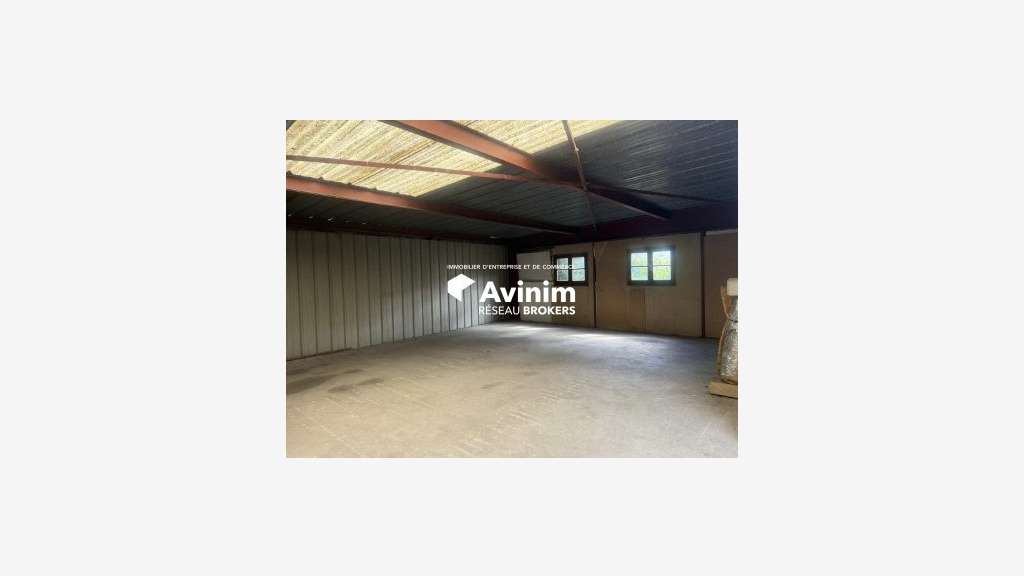 Local d'activité indépendant 420m² à Ennery