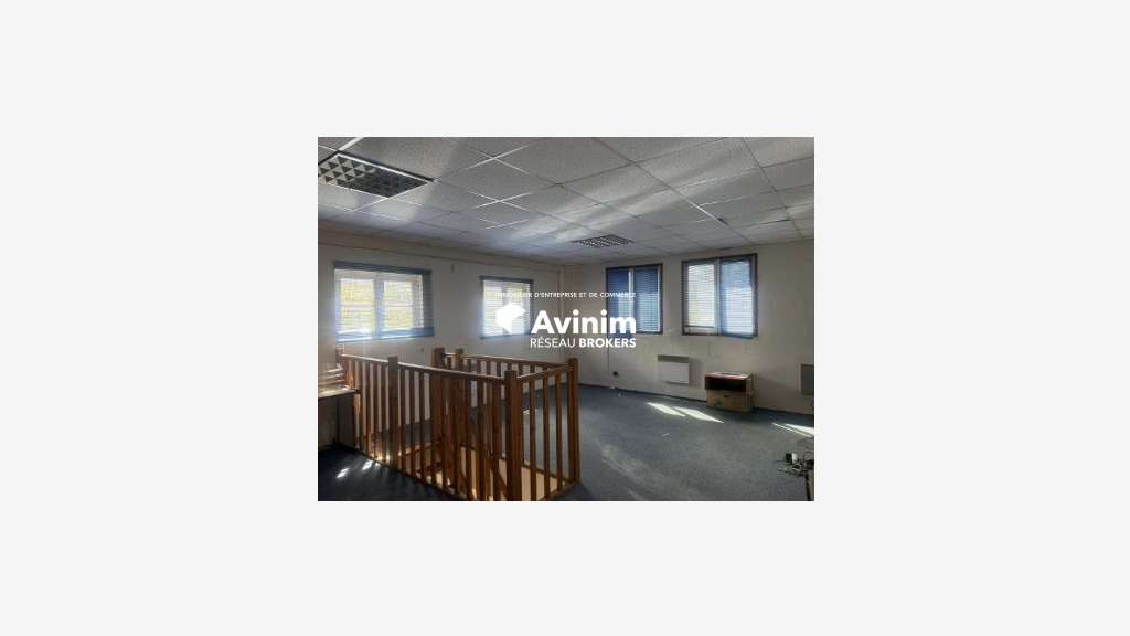 Local d'activité indépendant 420m² à Ennery