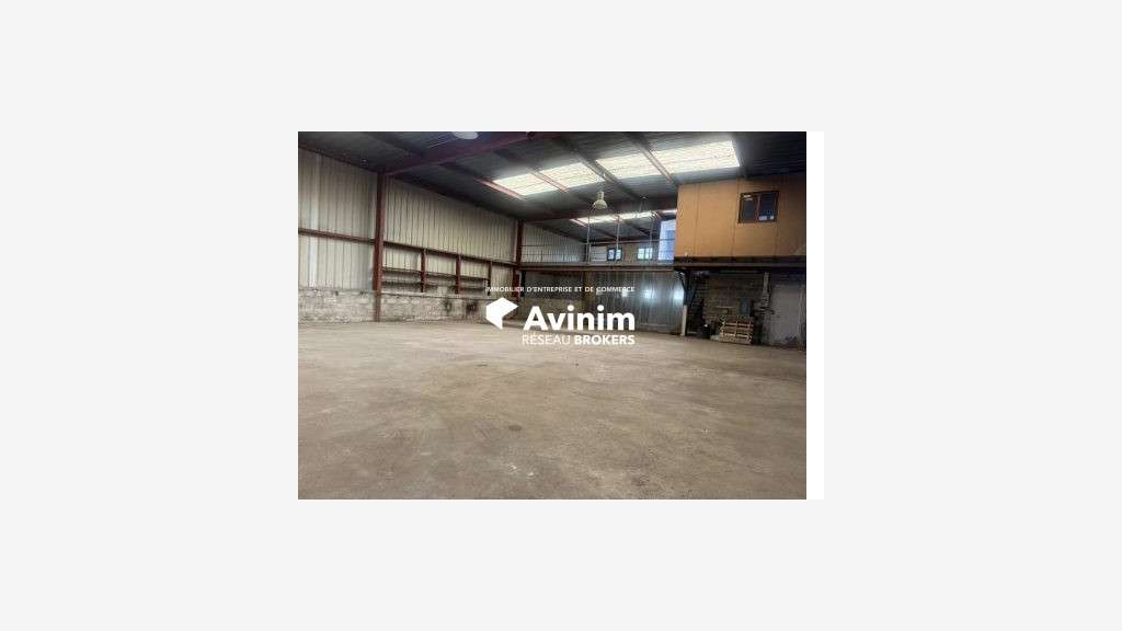 Local d'activité indépendant 420m² à Ennery
