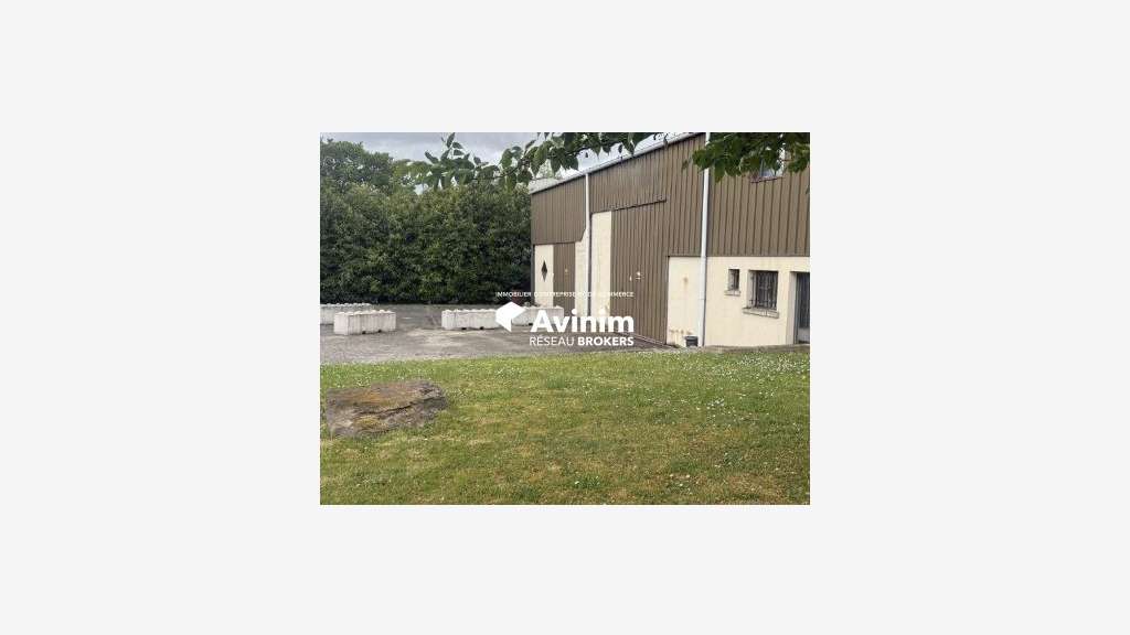 Local d'activité indépendant 420m² à Ennery