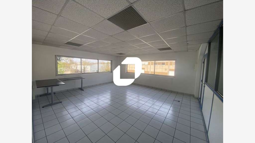 A louer Local d'activité 700m² Ennery