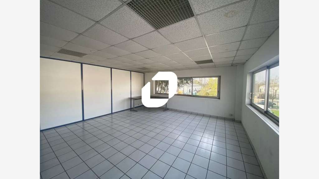 A louer Local d'activité 700m² Ennery
