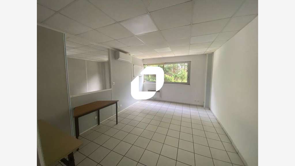 A louer Local d'activité 700m² Ennery