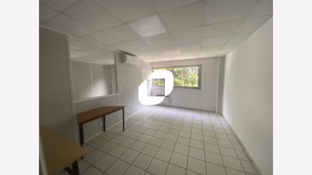 A louer Local d'activité 700m² Ennery