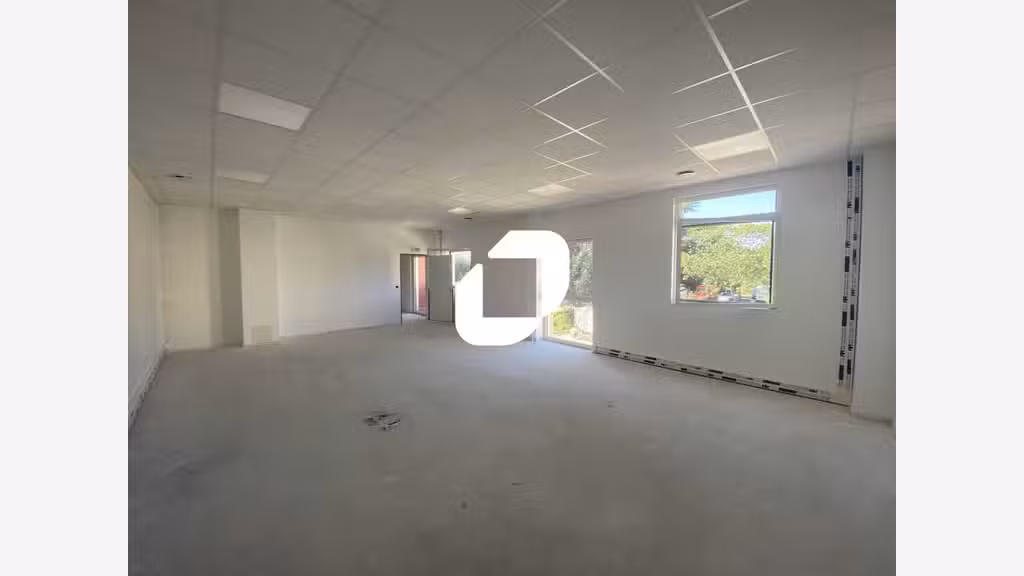 A louer Local d'activité 263m² Pontoise