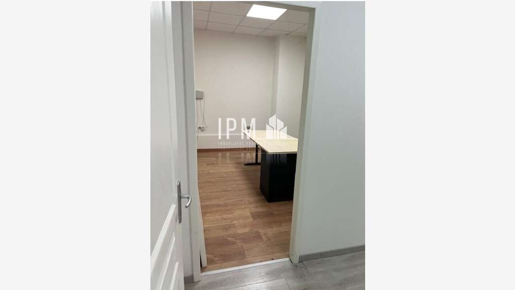 Local activités/bureaux 200m² à louer à Entraigues