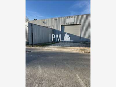 Local activités/bureaux 200m² à louer à Entraigues