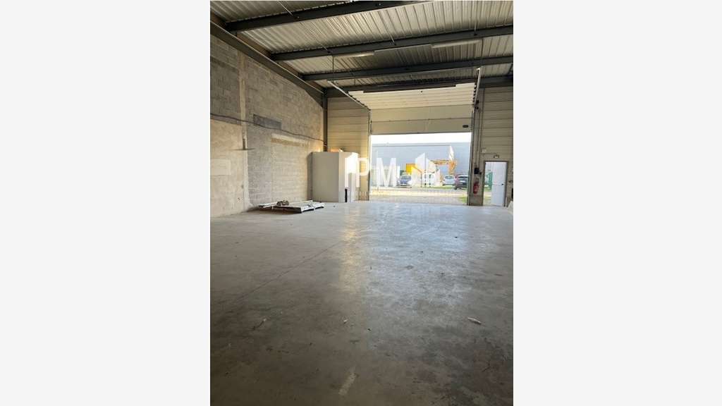 Local activités/bureaux 200m² à louer à Entraigues