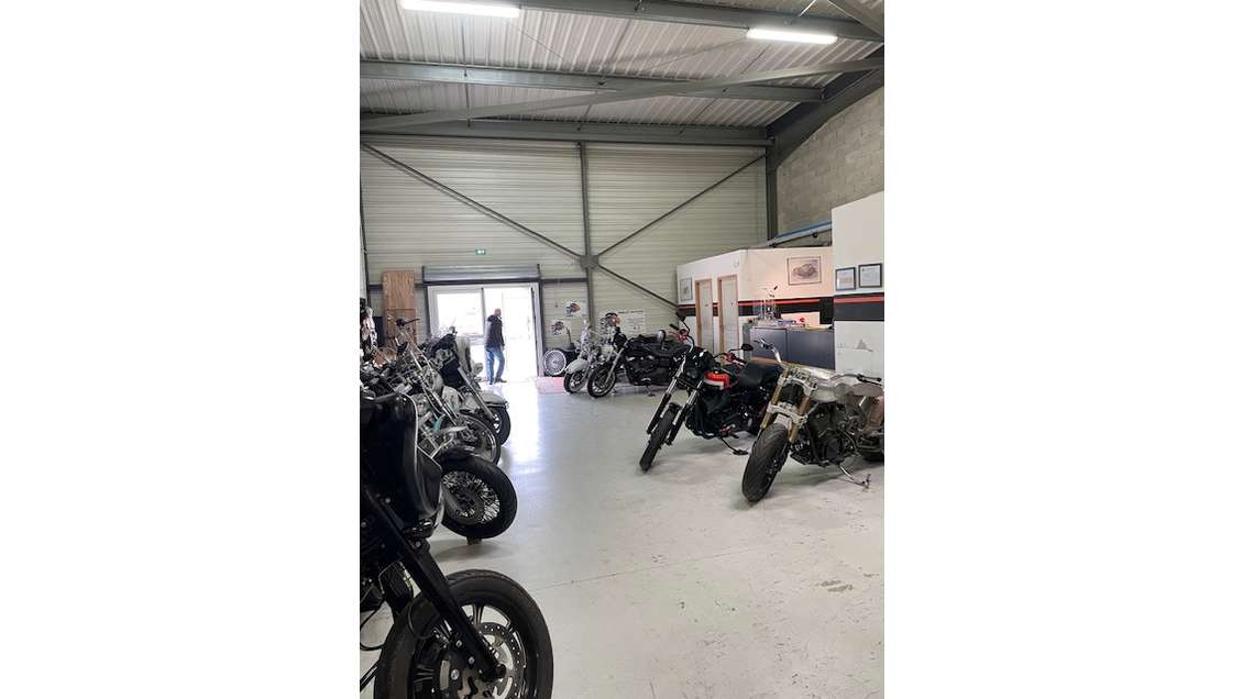 Local d'activités 200m² à louer à Entraigues 84320