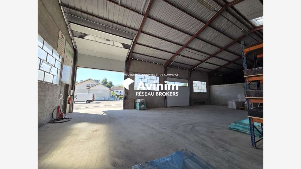 Locaux d'activité et bureaux 665m² à Entrelacs