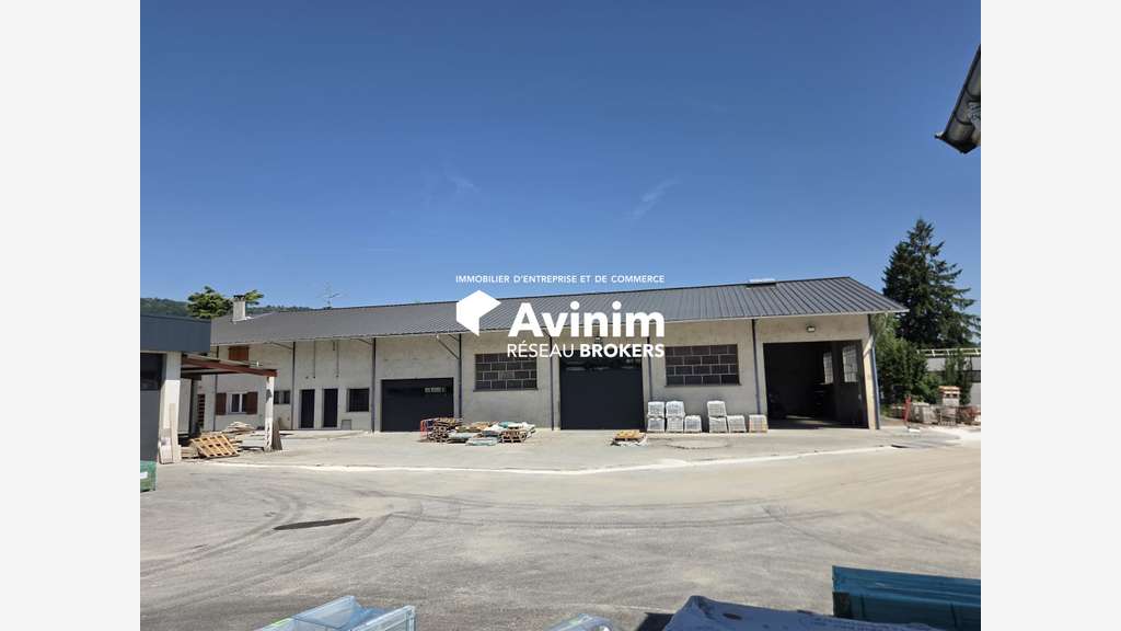 Locaux d'activité et bureaux 665m² à Entrelacs