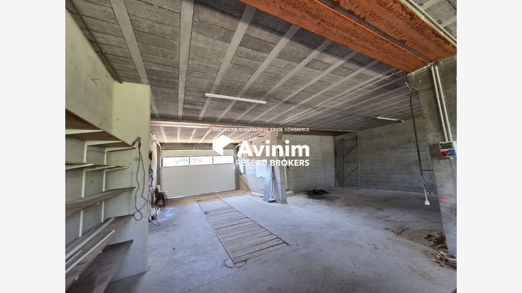 Locaux d'activité et bureaux 665m² à Entrelacs