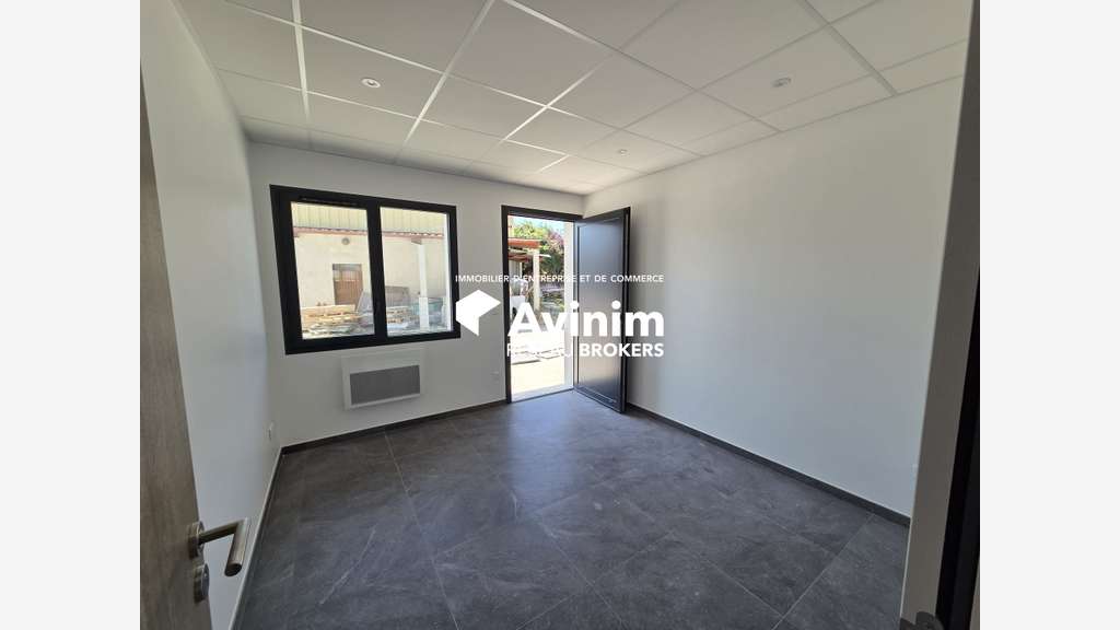 Locaux d'activité et bureaux 665m² à Entrelacs