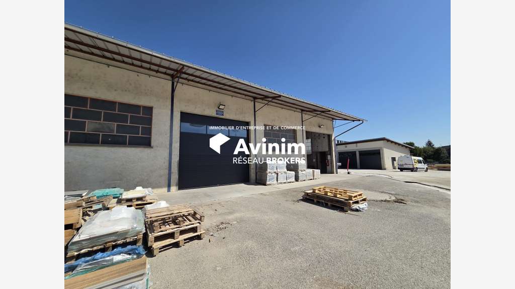Locaux d'activité et bureaux 665m² à Entrelacs