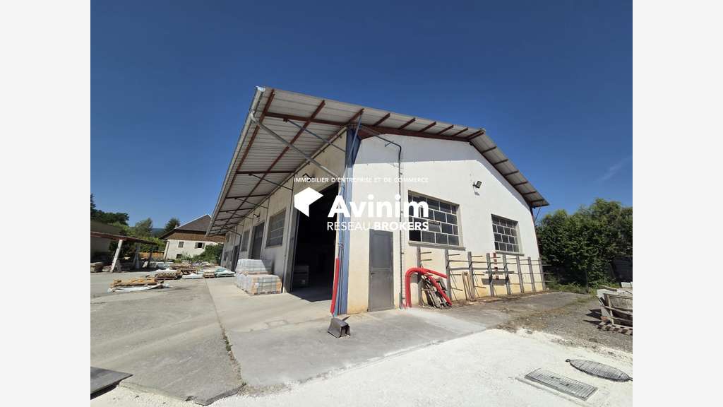Locaux d'activité et bureaux 665m² à Entrelacs