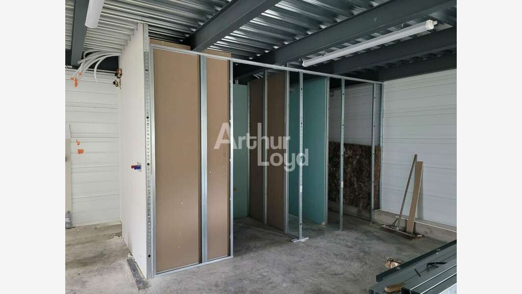 Local neuf 162m² à louer emp stratégique Entrelacs