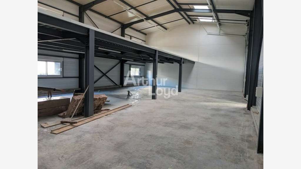 Local neuf 162m² à louer emp stratégique Entrelacs