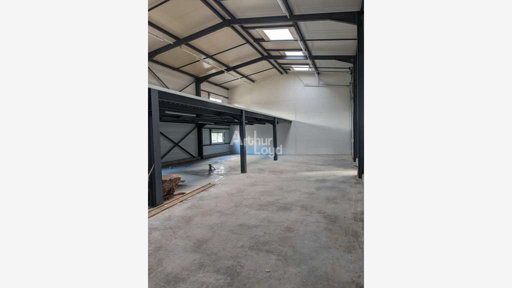 Local neuf 162m² à louer emp stratégique Entrelacs