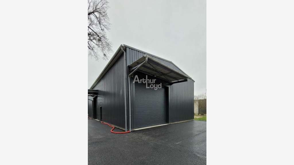 Local neuf 162m² à louer emp stratégique Entrelacs