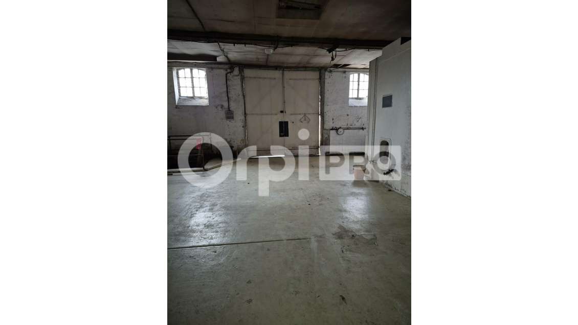 Local de stockage 450m² à louer à Épernay