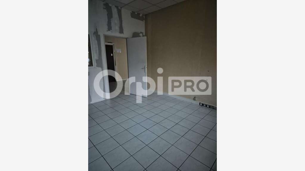 A louer local d' activité bureaux 878m² à Epernay