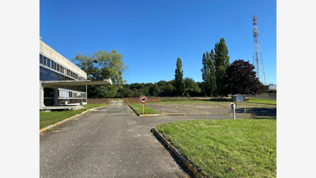 Location bureaux 800m² Epernon ZI Quatre Filles