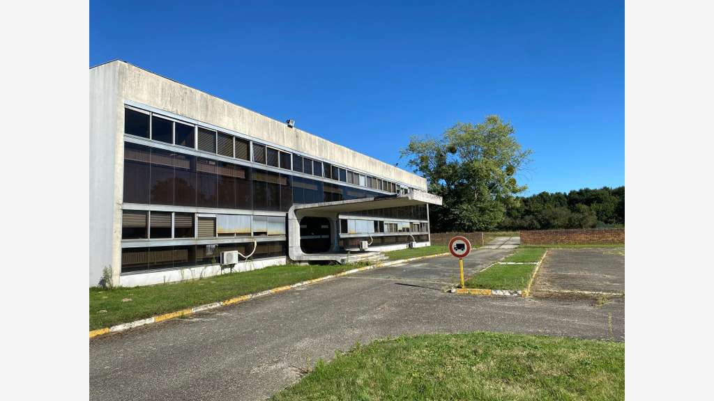 Location bureaux 800m² Epernon ZI Quatre Filles
