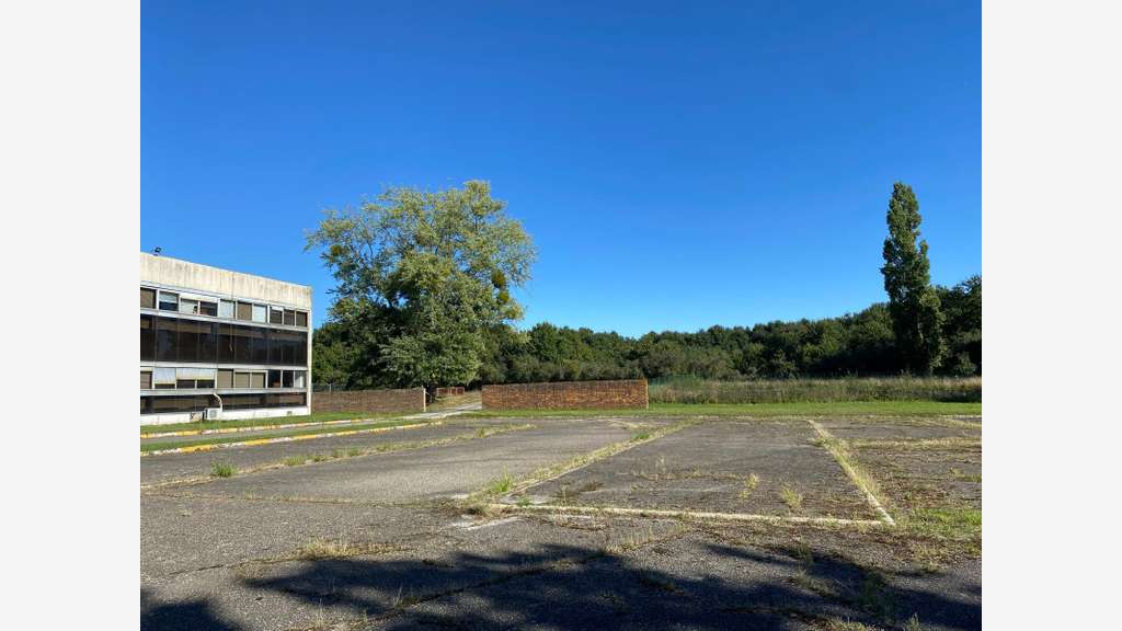Location bureaux 800m² Epernon ZI Quatre Filles