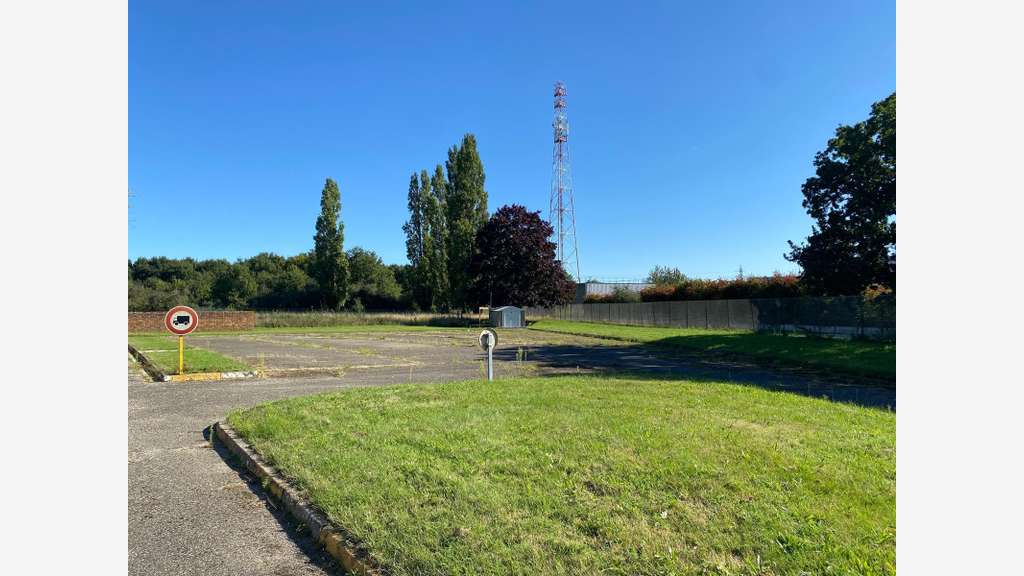 Location bureaux 800m² Epernon ZI Quatre Filles