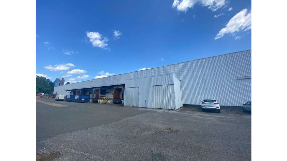 Entrepôt / local d'activités de 1400m2 à louer à E