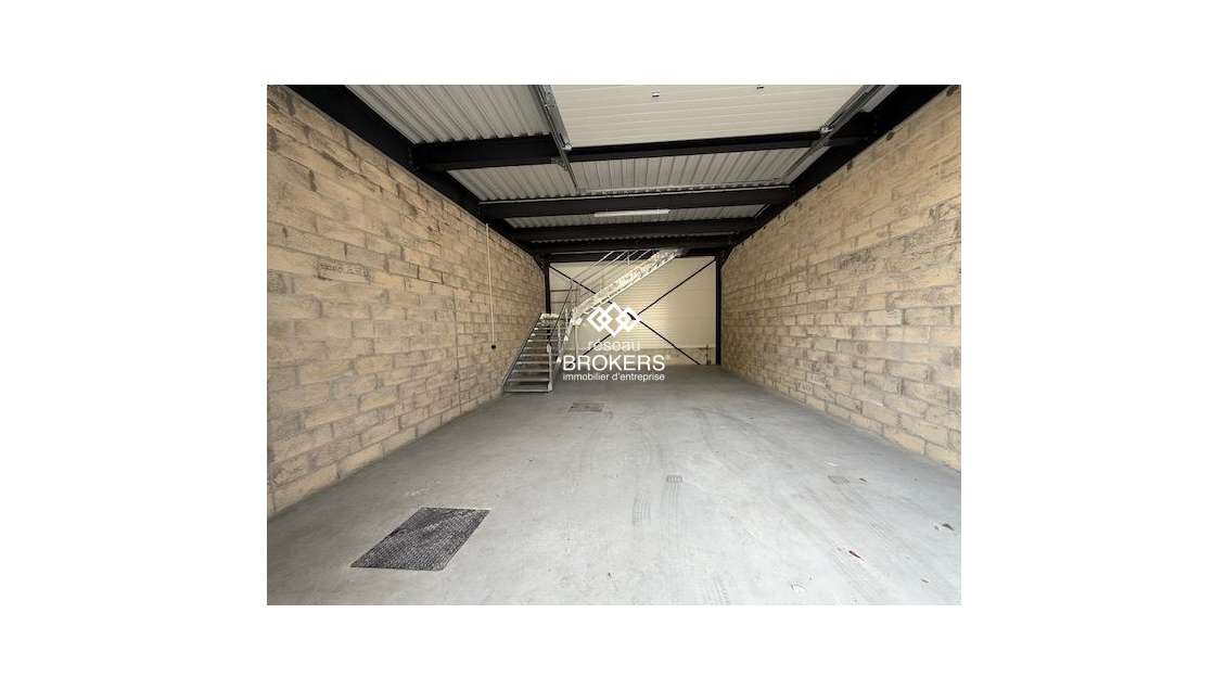 A louer local stockage neuf 116m²  à Epinay/Seine 